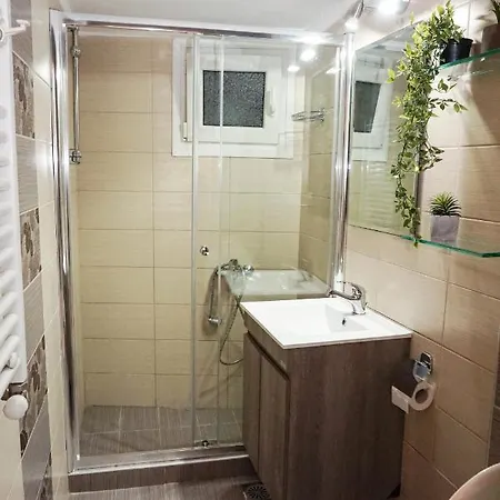Cozy 2 In Center Apartment *